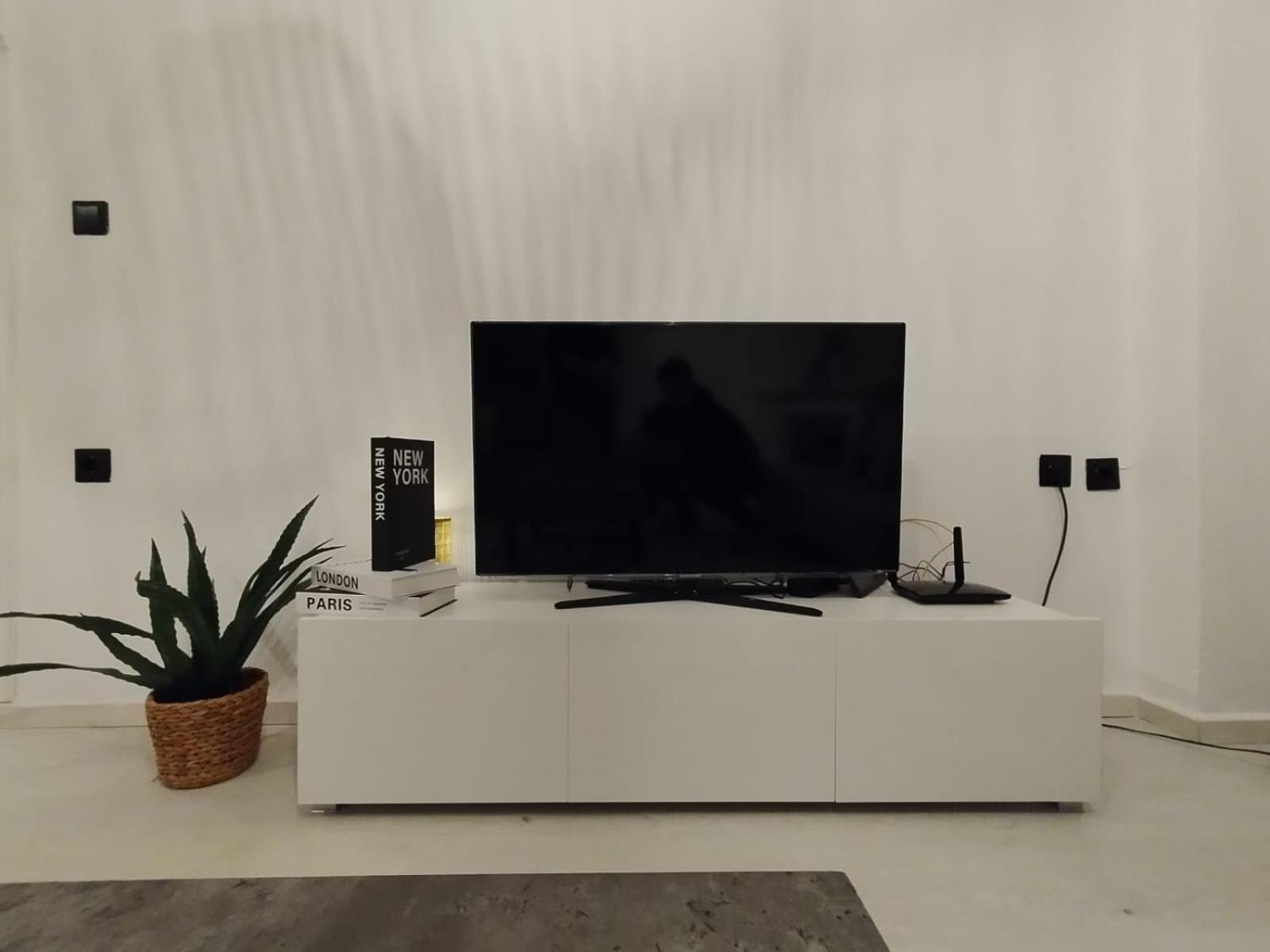 Black N' White Cozy Housegarden Alexandroupoli Bagian luar foto