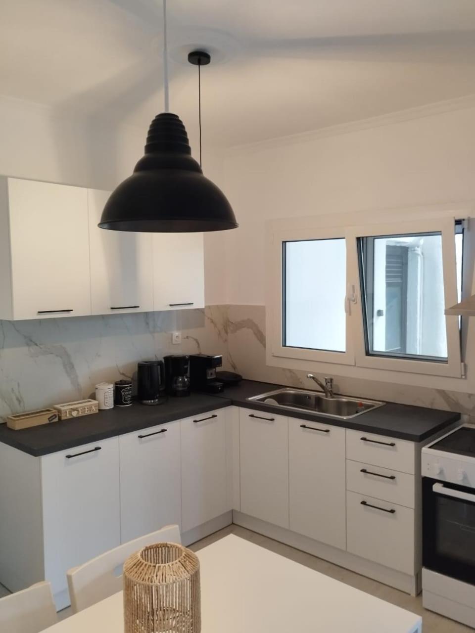 Black N' White Cozy Housegarden Alexandroupoli Bagian luar foto