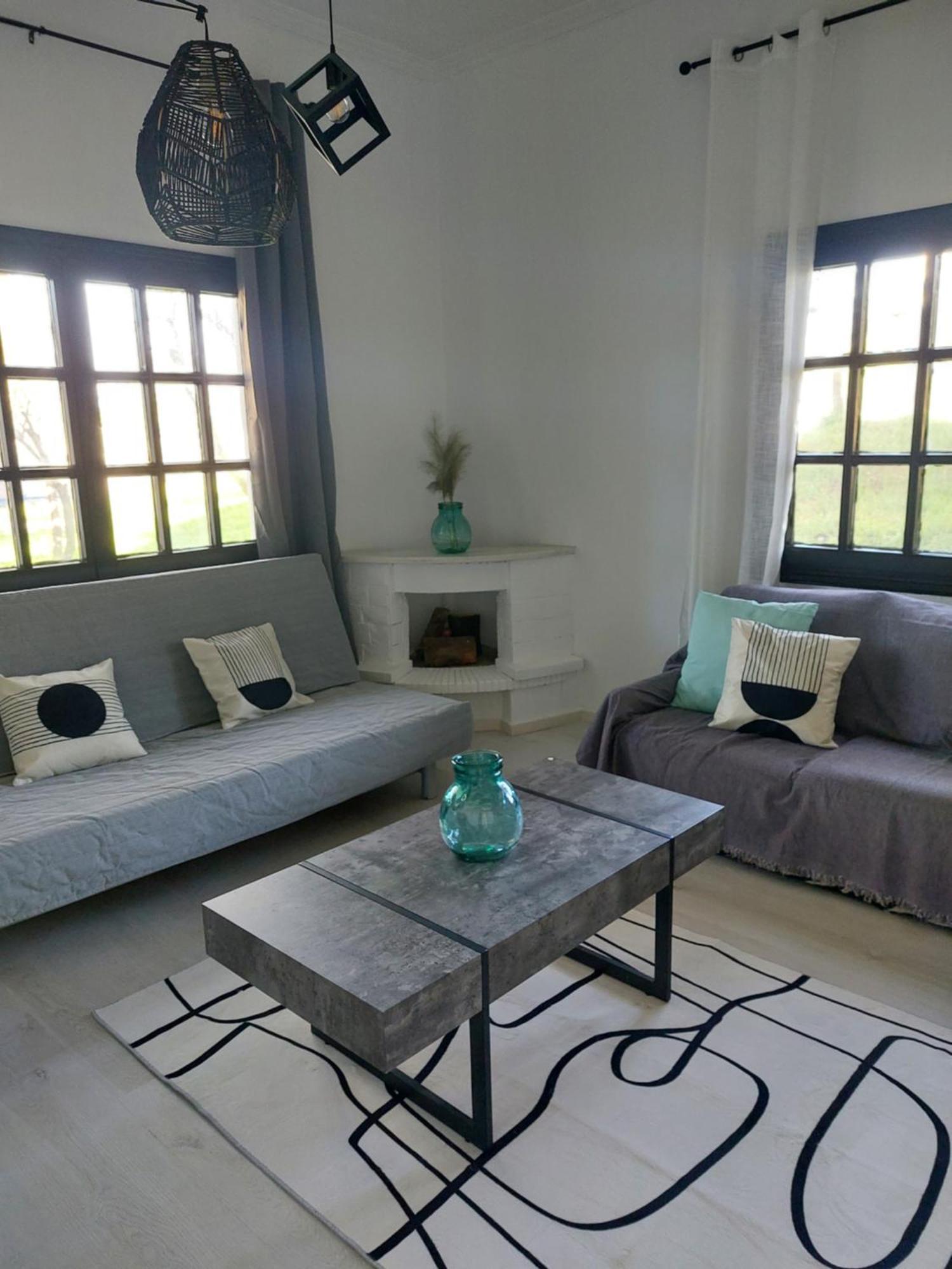 Black N' White Cozy Housegarden Alexandroupoli Bagian luar foto