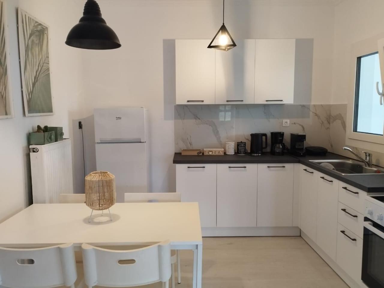 Black N' White Cozy Housegarden Alexandroupoli Bagian luar foto