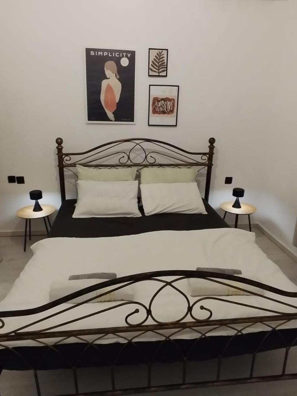 Black N' White Cozy Housegarden Alexandroupoli Bagian luar foto