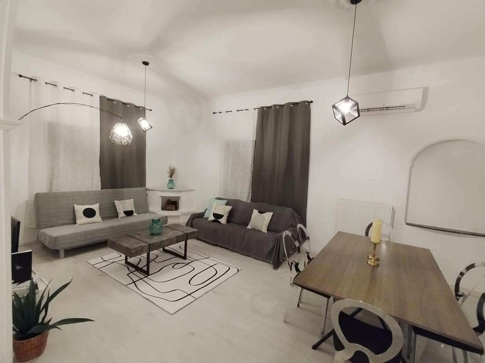 Black N' White Cozy Housegarden Alexandroupoli Bagian luar foto