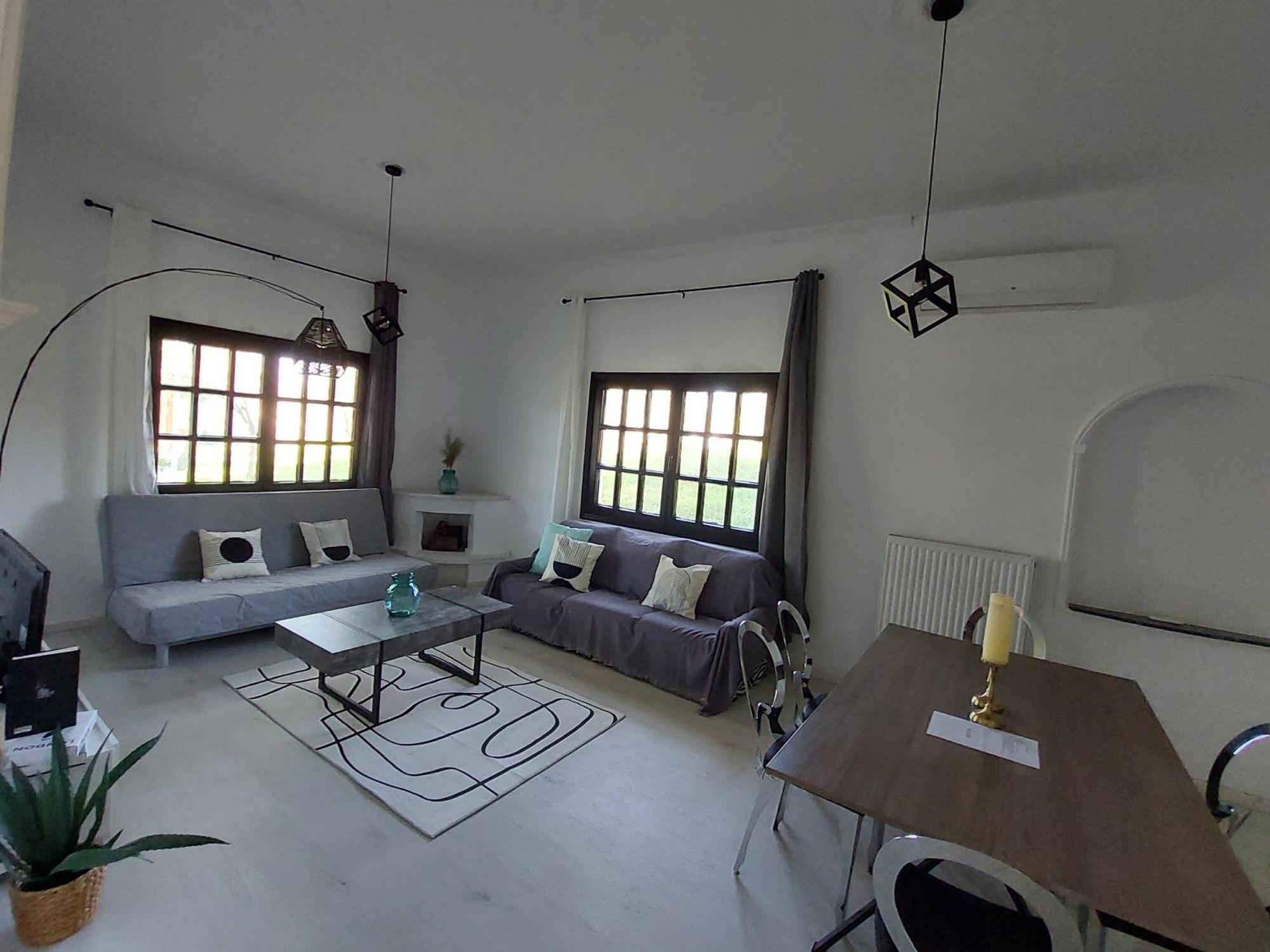 Black N' White Cozy Housegarden Alexandroupoli Bagian luar foto