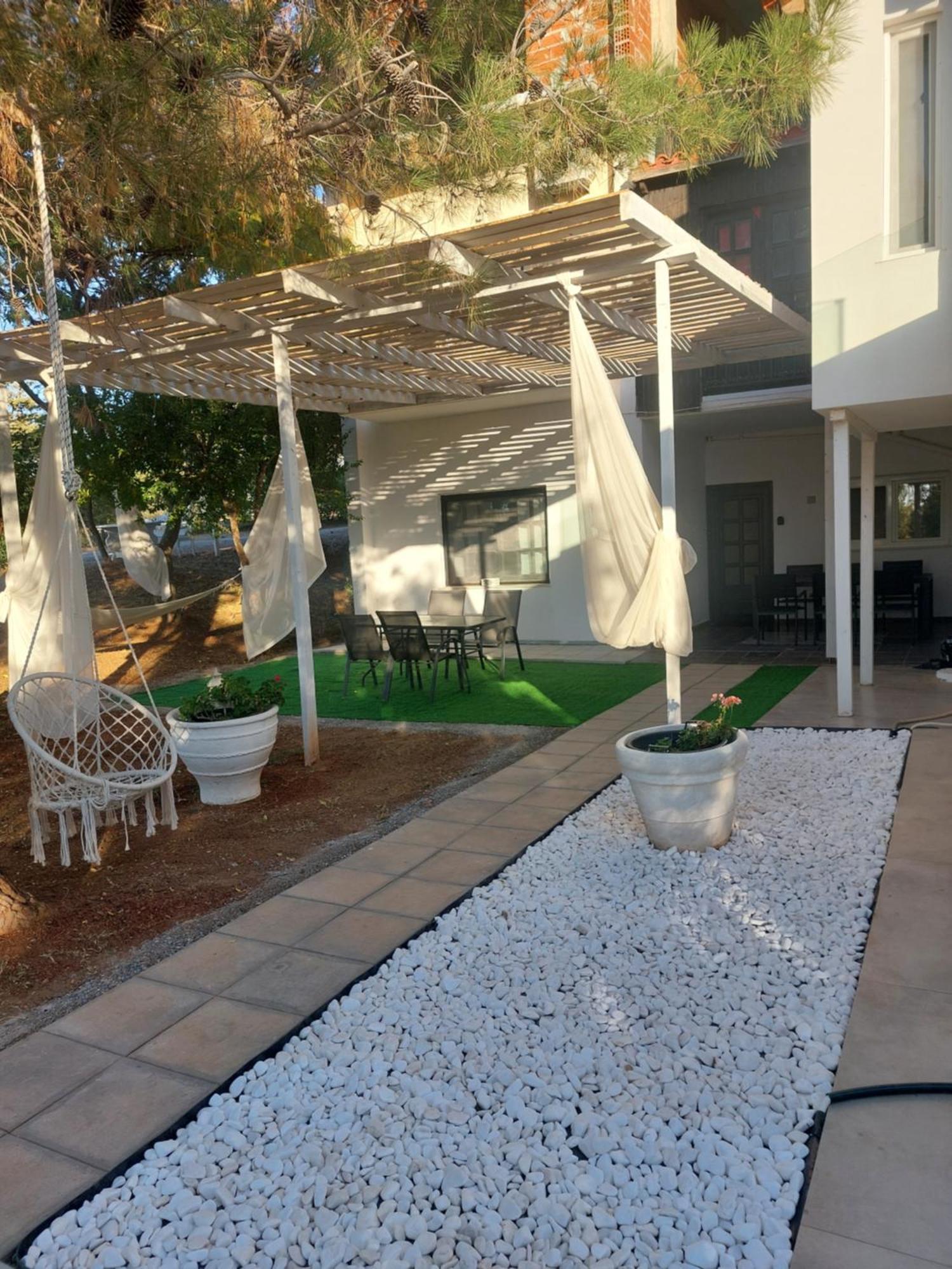 Black N' White Cozy Housegarden Alexandroupoli Bagian luar foto