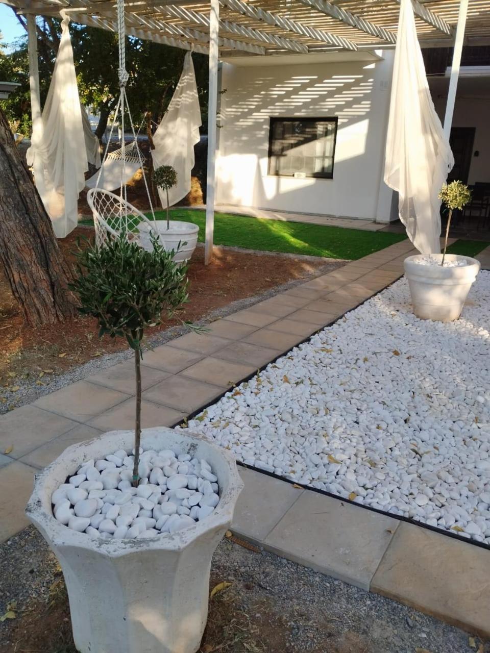 Black N' White Cozy Housegarden Alexandroupoli Bagian luar foto